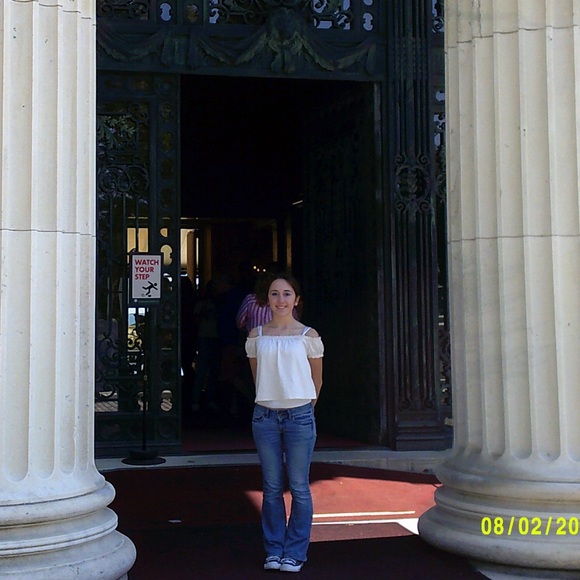 Meet your Posher, Isabella - Picture 2 of 3